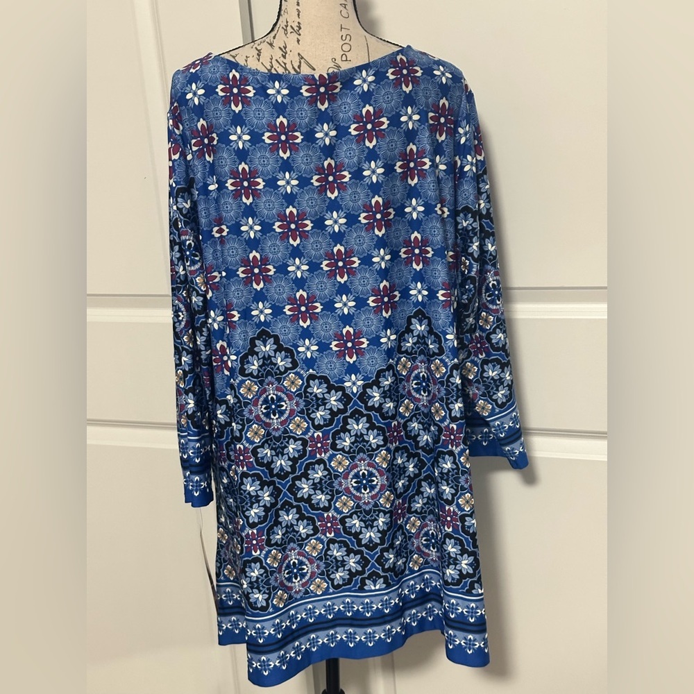 Ruby Rd. Blue and White Floral Tunic - Picture 5 of 10